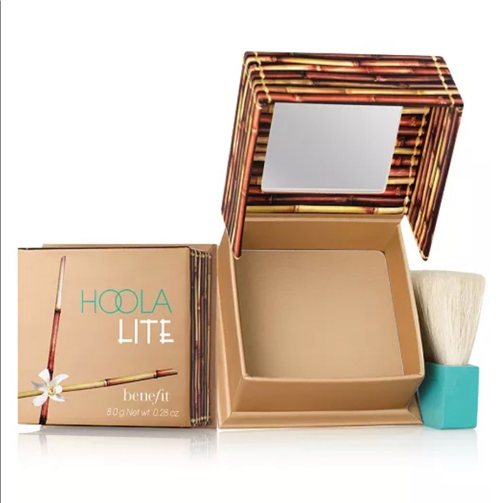 HOOLA Benefit bronzer in shade LITE